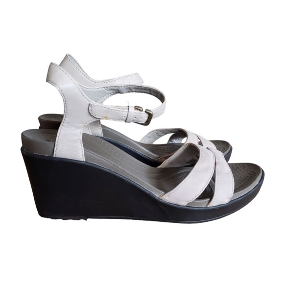 Crocs Women's Leigh II Sandals Size 10 Beige Canvas Wedge Heel Ankle Strap Beach - Picture 2 of 11